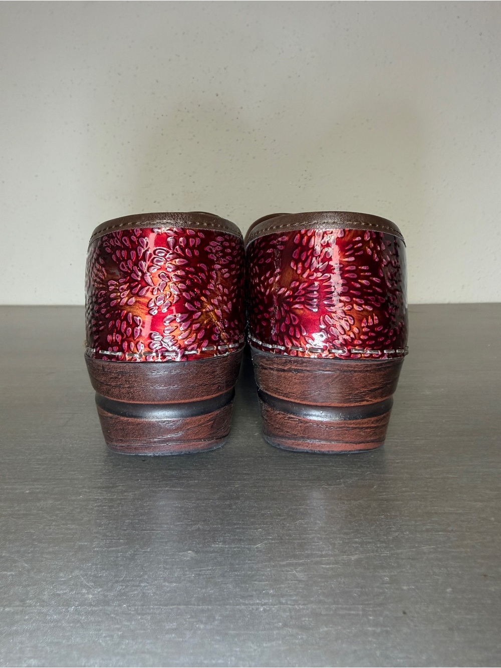 Sanita Women’s Professional Nursing Clogs, Burgundy Petals Leather EU 37 US 6 - Picture 7 of 8